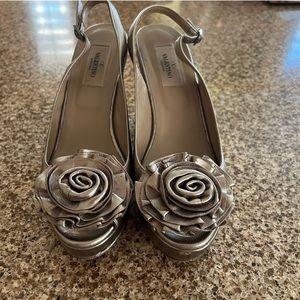 Dolce & Gabbana peep toe wedges in color bronze - size 37 (US size 6.5)